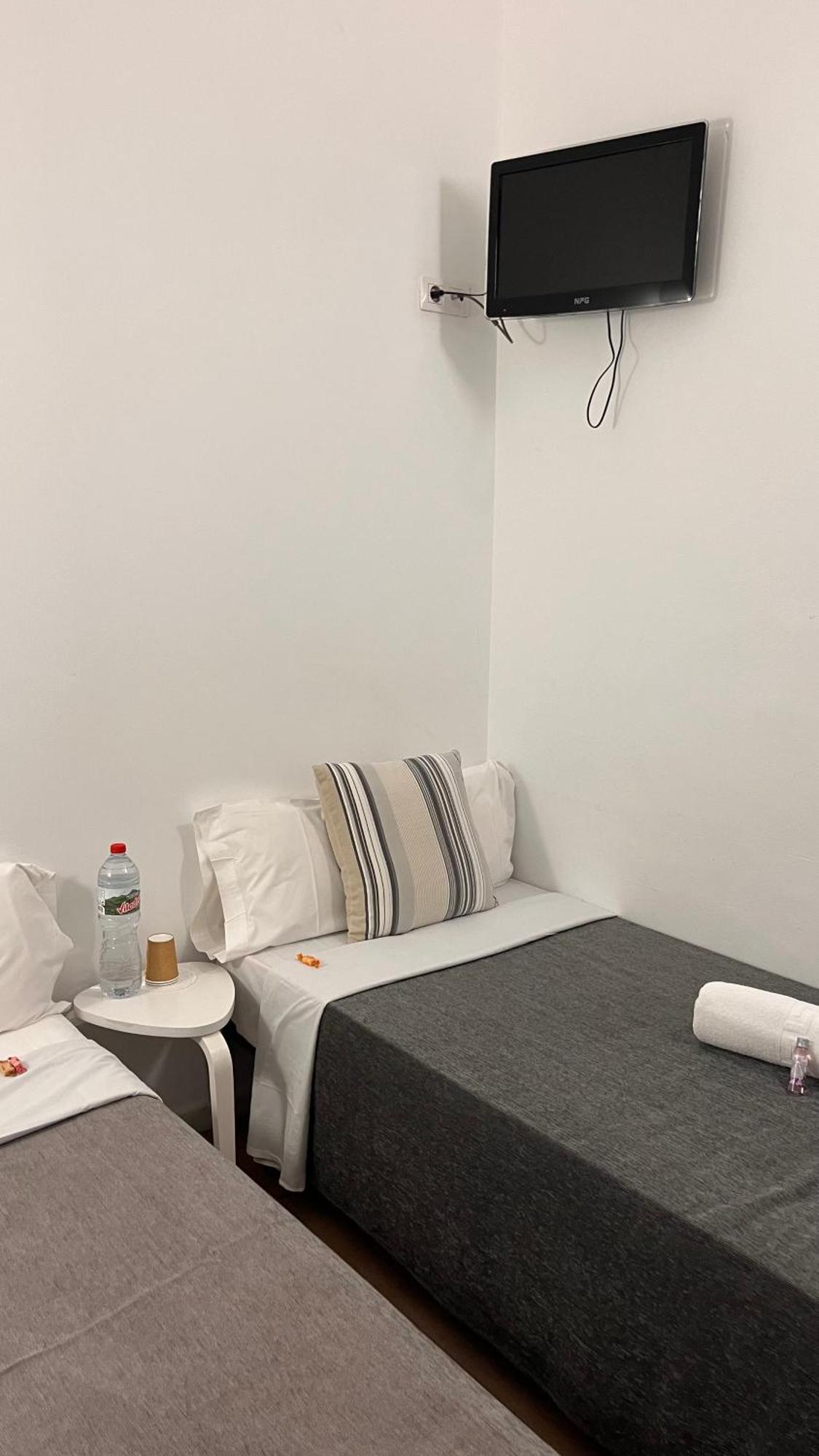 Hostal Argo Barselona Oda fotoğraf